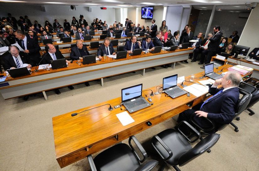Proposta autoriza universidades a criarem fundos para captar doações