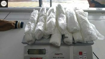 PRF apreende cocaína em almofada e casaco de passageiro