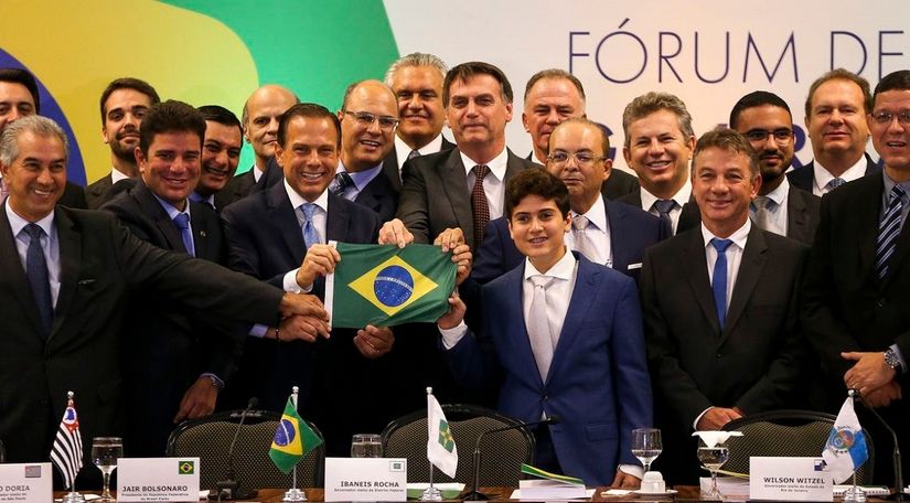 Bolsonaro discute pacto com governadores e senadores