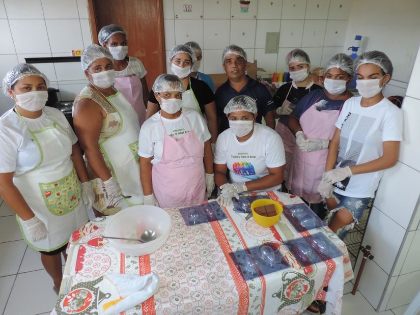 Assistência Social promove oficina e entrega de ovos de chocolate
