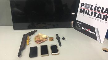 Dupla de ladrões trocam tiros com a Rotam e acabam presos em Várzea Grande