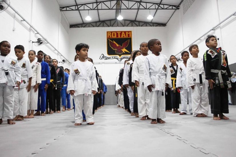 Jiu-jítsu Rotam inaugura novo espaço e abre mais 50 vagas para meninos e meninas