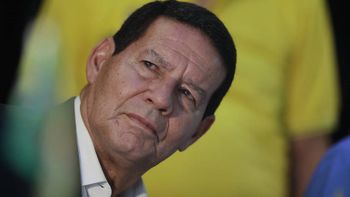 O mel de Mourão na boca da esquerda