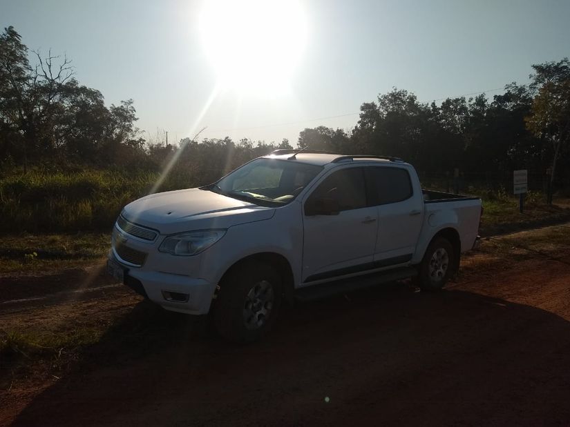PM recupera veículo roubado após perseguição e troca de tiros com ladrões