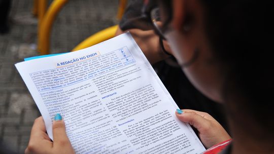 Sem licitação, MEC contrata nova gráfica