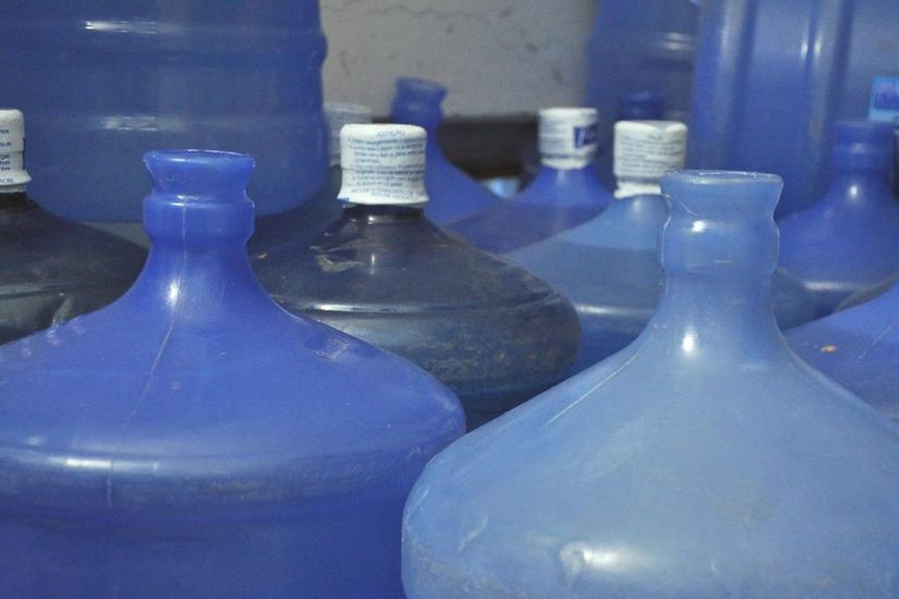Procon-MT orienta consumidores sobre a substituição de garrafões de água