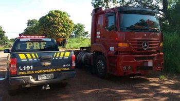 Suspeito de roubo de carga é preso pela PRF e cavalo trator recuperado