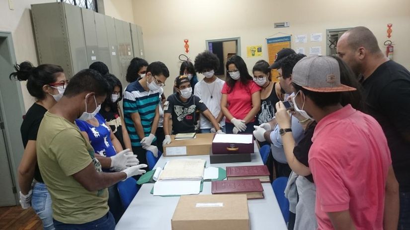 Alunos da UFMT de Rondonópolis visitam Arquivo Público de Mato Grosso