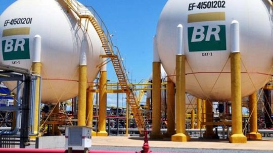 Petrobras aumenta preço da gasolina em 4,2% nas refinarias