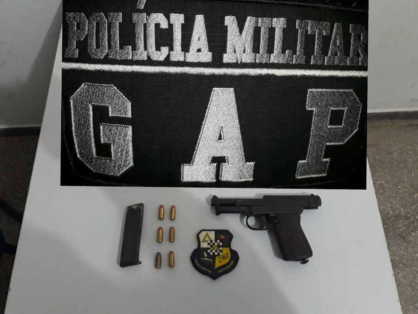 Suspeito de matar cachorro a tiros é preso por porte ilegal de arma de fogo