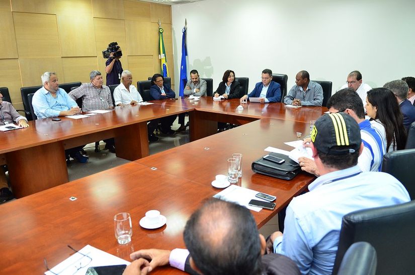 Presidente da ALMT recebe plano de metas do Sindal