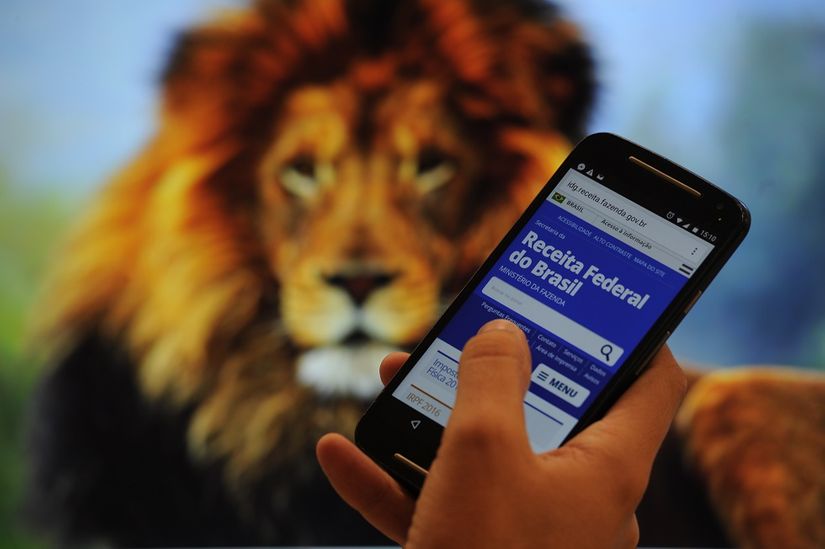 Contribuintes têm até hoje para entregar Imposto de Renda