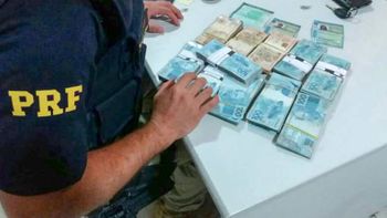 PRF apreende cerca de R$ 96 mil e detém três pessoas por crime eleitoral em MT