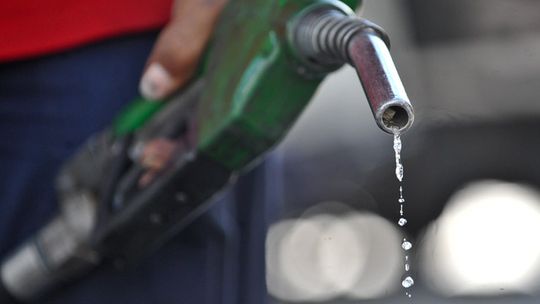 Petrobras reduz em 0,6% preço da gasolina e aumenta em 0,5% o do diesel