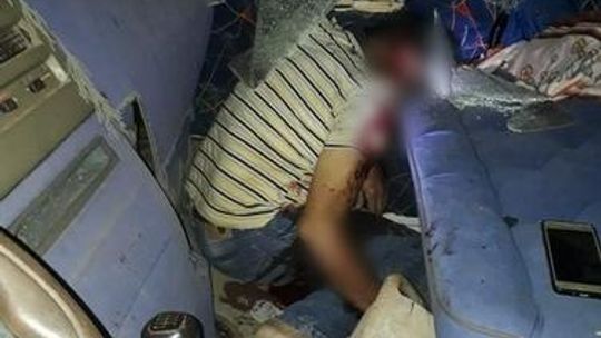 Homem é executado com tiros de espingarda dentro de caminhão enquanto dormia