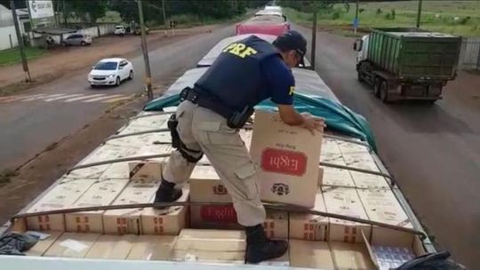Carretas apreendidas levavam R$ 12 milhões em cigarros para Mato Grosso