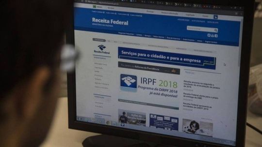 Receita paga hoje as restituições do último lote do IRPF 2018