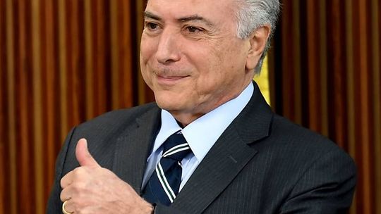 Temer atende Congresso e retira servidores estaduais e municipais da reforma da Previdência