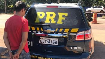 Homem é preso pela PRF com carro roubado