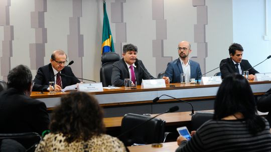Audiência proposta por Medeiros chama atenção dos pais e educadores