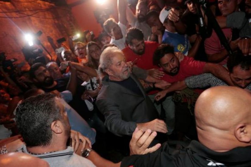 Mais de 24 horas após decreto, Lula deixa Sindicato dos Metalúrgicos e segue para Congonhas