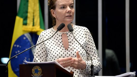 Gleisi Hoffmann defende realização de eleições gerais para superação da crise