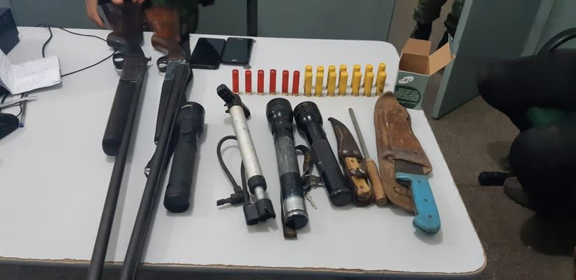 Homens são presos com espingardas em Parque Estadual