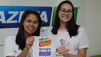Jovem ajuda a promover bazar solidário em benefício de pacientes com câncer