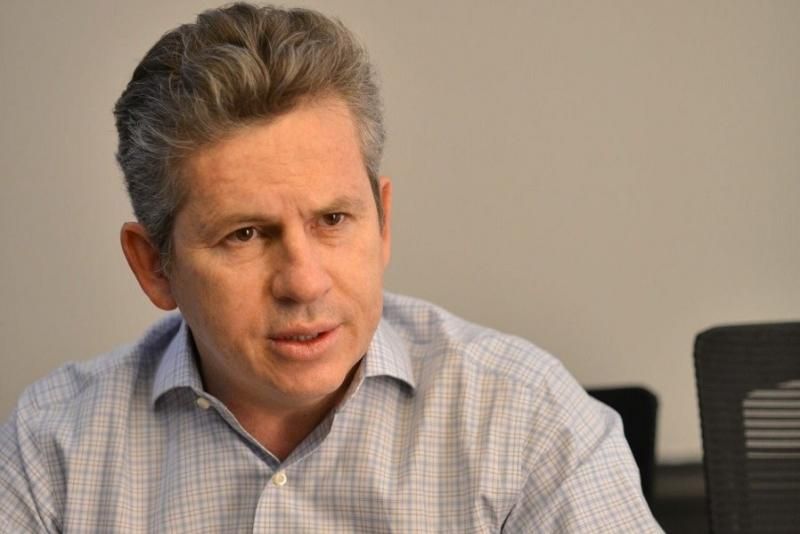 Mauro Mendes melhora imagem com funcionalismo