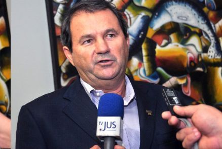Prefeito de Cáceres avalia candidatura ao Senado