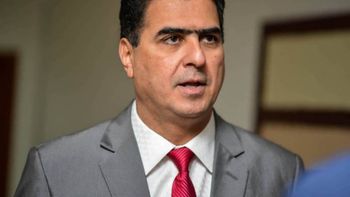 Emanuel age para tornar governador refém da AL