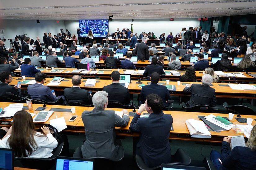 Reforma deve passar na comissão