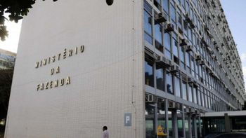 Fazenda sugere fim do abono salarial e revisão do reajuste do mínimo
