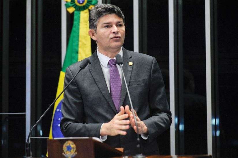 Projeto de Medeiros presume legítima defesa de agentes contra armas de uso restrito                 
