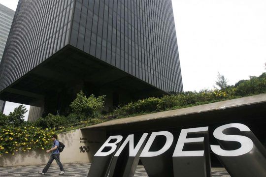 BNDES suspende leilão de distribuidoras da Eletrobras