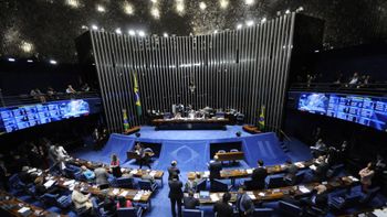 Senadores votaram contra Dilma, inclusive Wellington Fagundes