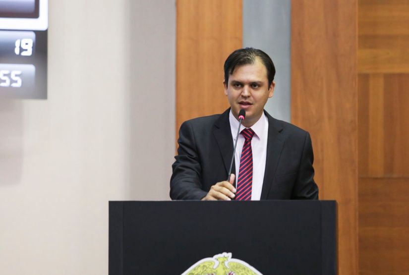 Thiago Silva apresenta projeto que prevê “Ficha Limpa” para contratação de empresas