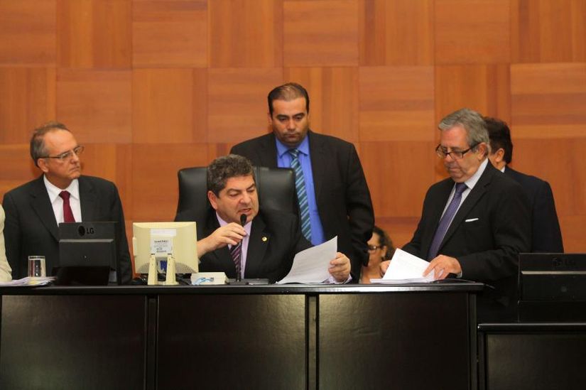 Em sessão, deputados debatem criação da Frente Parlamentar da Juventude