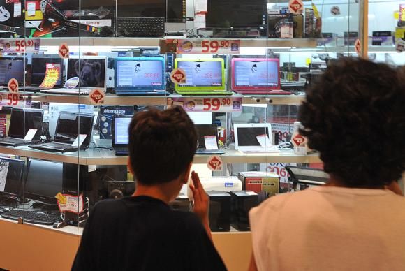 Confiança do consumidor recua em dezembro