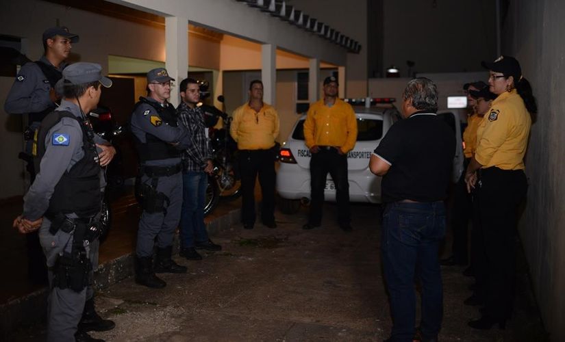 Operação da Setrat coíbe tráfego de veículos pesados na área urbana