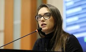 Janaina manifesta apoio a esporte que pode causar maus tratos a animais 