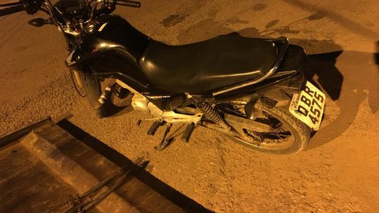 Homem é detido ao tentar retirar motocicleta apreendida em delegacia 