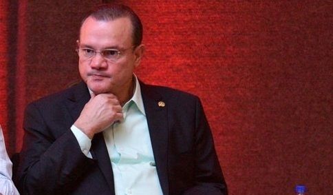 W.F. entra na Justiça por impugnação de candidatura de Pedro Taques