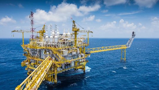 Produção de petróleo cresce 2,8% de fevereiro para março