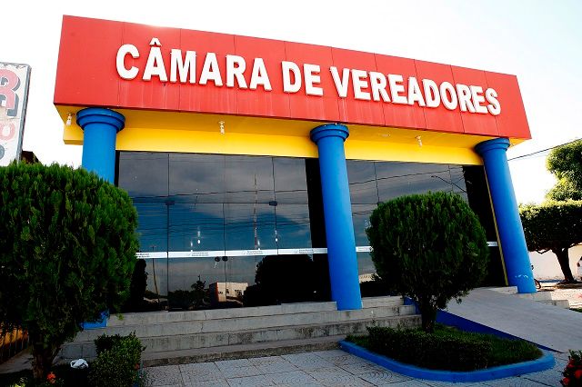 Briga entre vereadores durante sessão vai parar na delegacia em MT