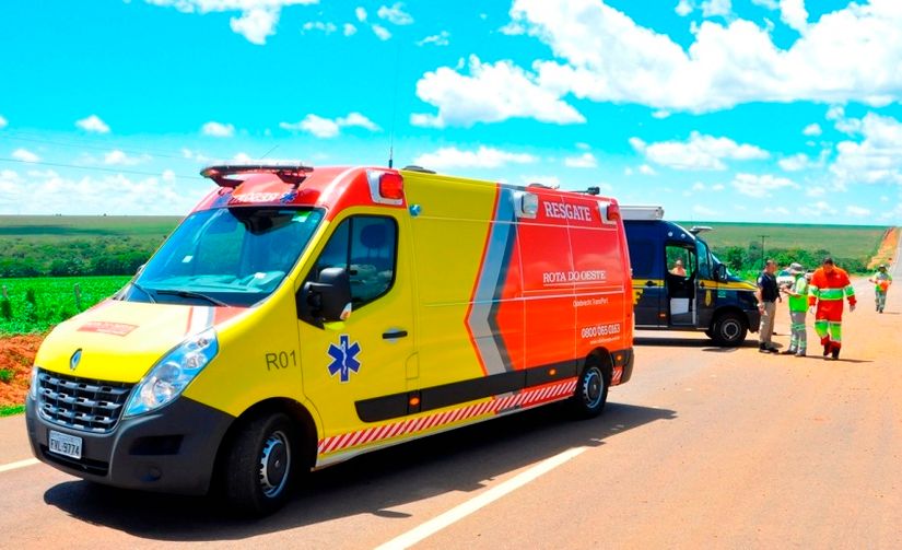Acidente entre moto e carreta deixa um morto e um ferido na BR-364 