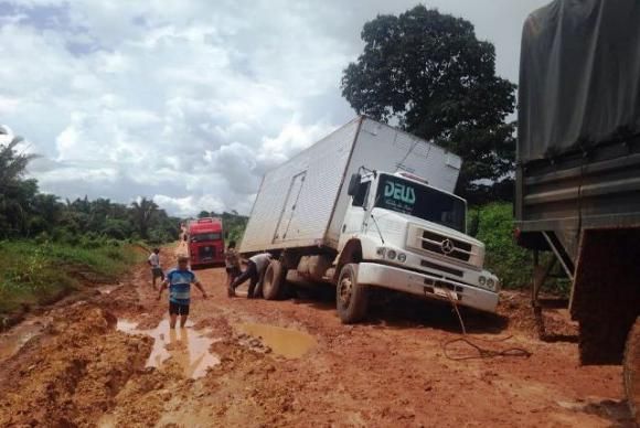 Tráfego na BR-163 volta a ser interrompido por causa da chuva no Pará