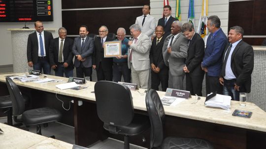Radialista Paulo Jorge recebe homenagem da Câmara