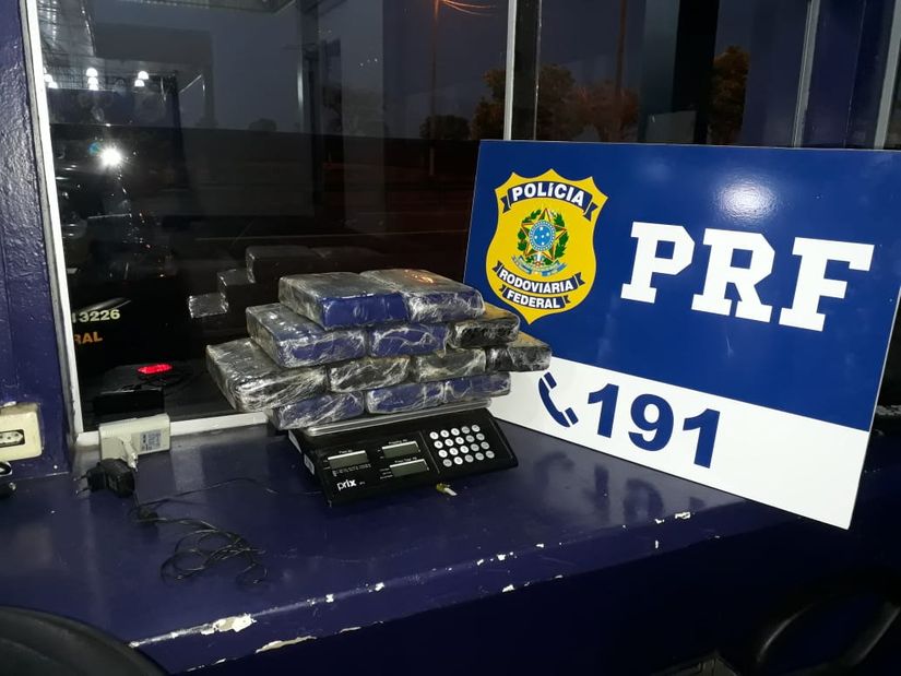 Motorista é flagrado pela PRF com 13 kg de cocaína na BR-364