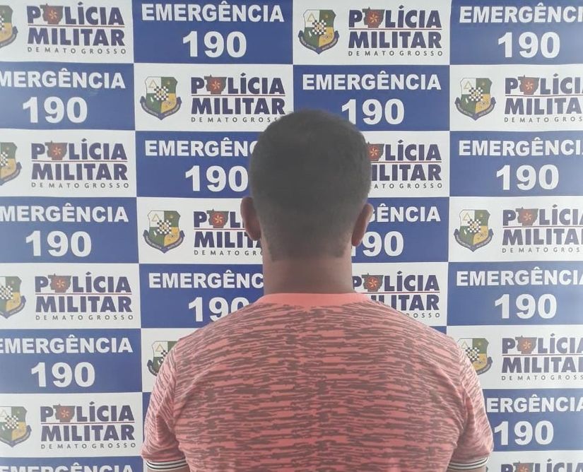 Homem é flagrado pela PM em carro com revólver e munições  